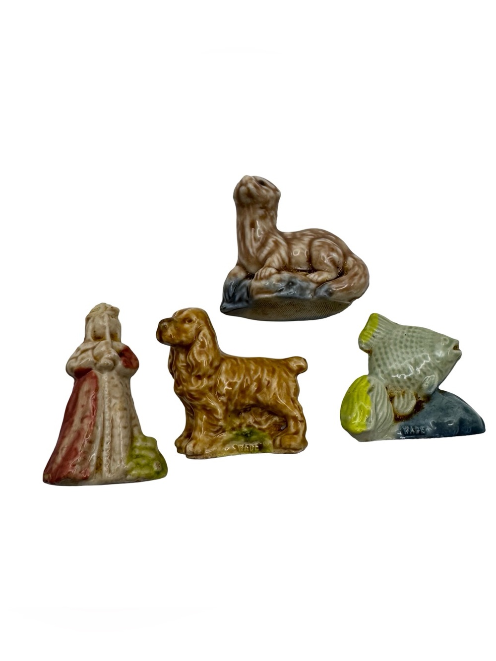 Vintage Wade England Whimsies Lot 4 Figurines Dog Fish Otter‎ Queen